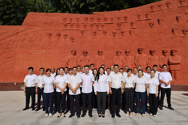 光影铭刻历史，，初心映照未来——六安公司党总支开展主题党日活动